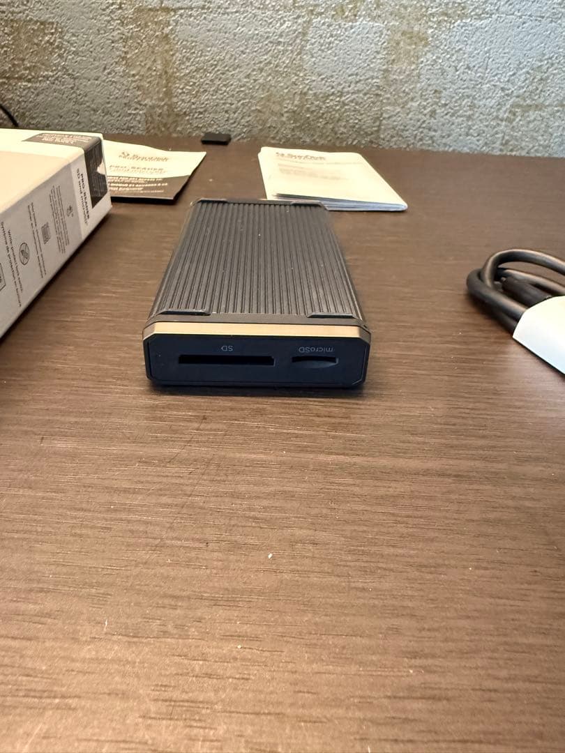 外付けハードディスク・ドライブ SanDisk Professional PRO-READER SD/micro