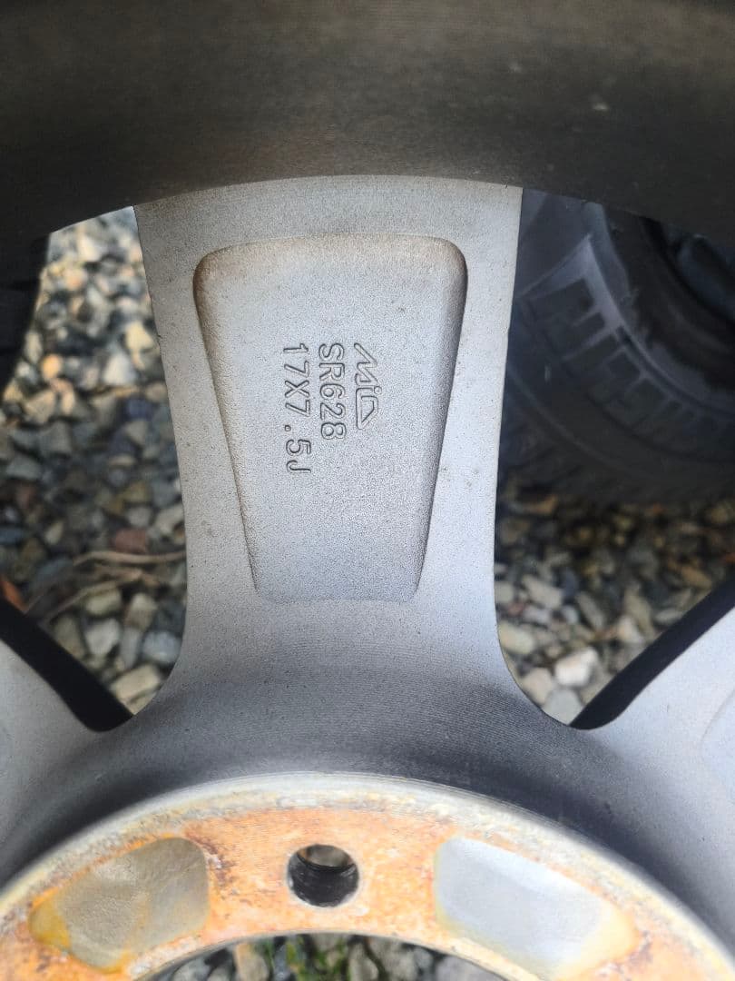 LATITUDE X-ICE 235/65R17 4本セット　スタッドレス