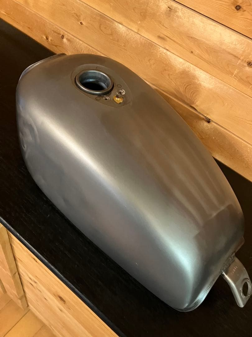 Kawasaki 250TR タンク　無塗装仕上げ　凹み無し　エストレヤにも