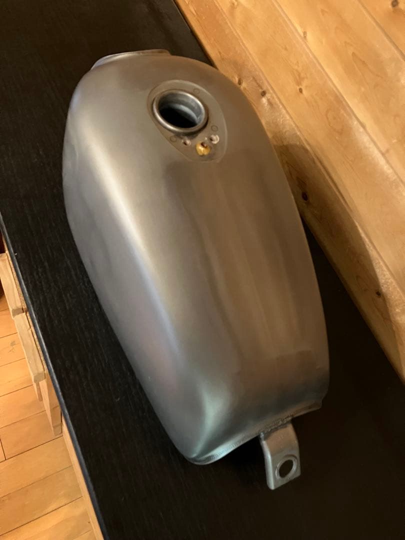 Kawasaki 250TR タンク　無塗装仕上げ　凹み無し　エストレヤにも