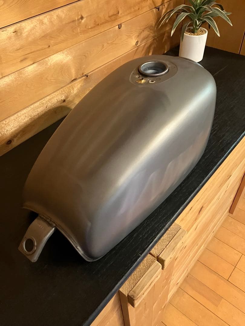 Kawasaki 250TR タンク　無塗装仕上げ　凹み無し　エストレヤにも