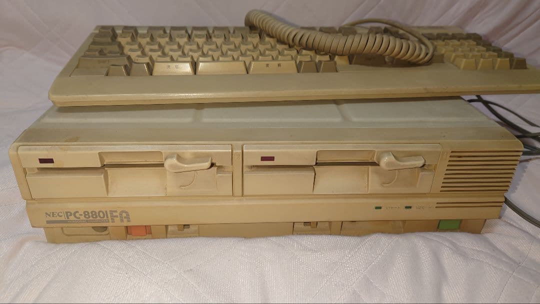 NEC PC-8801FA 本体とキーボード