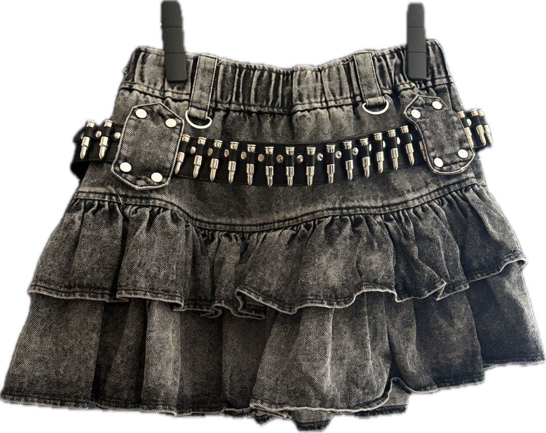 REFLEM 弾丸ベルト付きフリルスカート