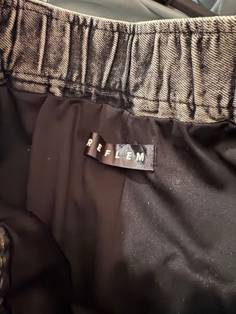 REFLEM 弾丸ベルト付きフリルスカート