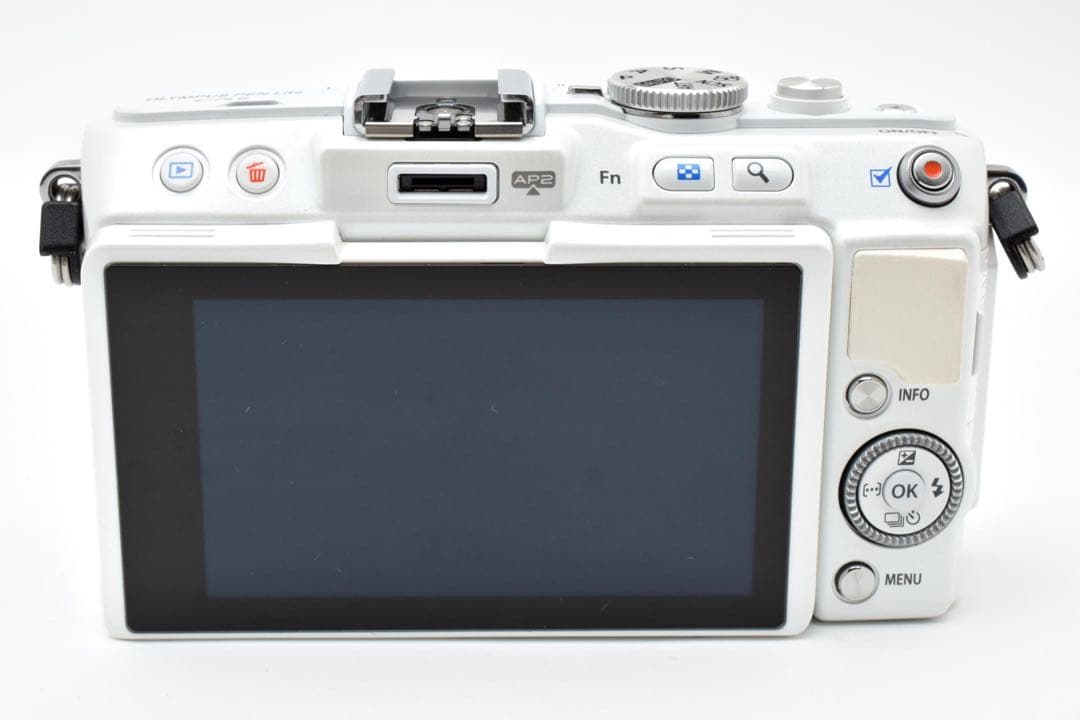 OLYMPUS E-PL6 ミラーレス一眼 ホワイト