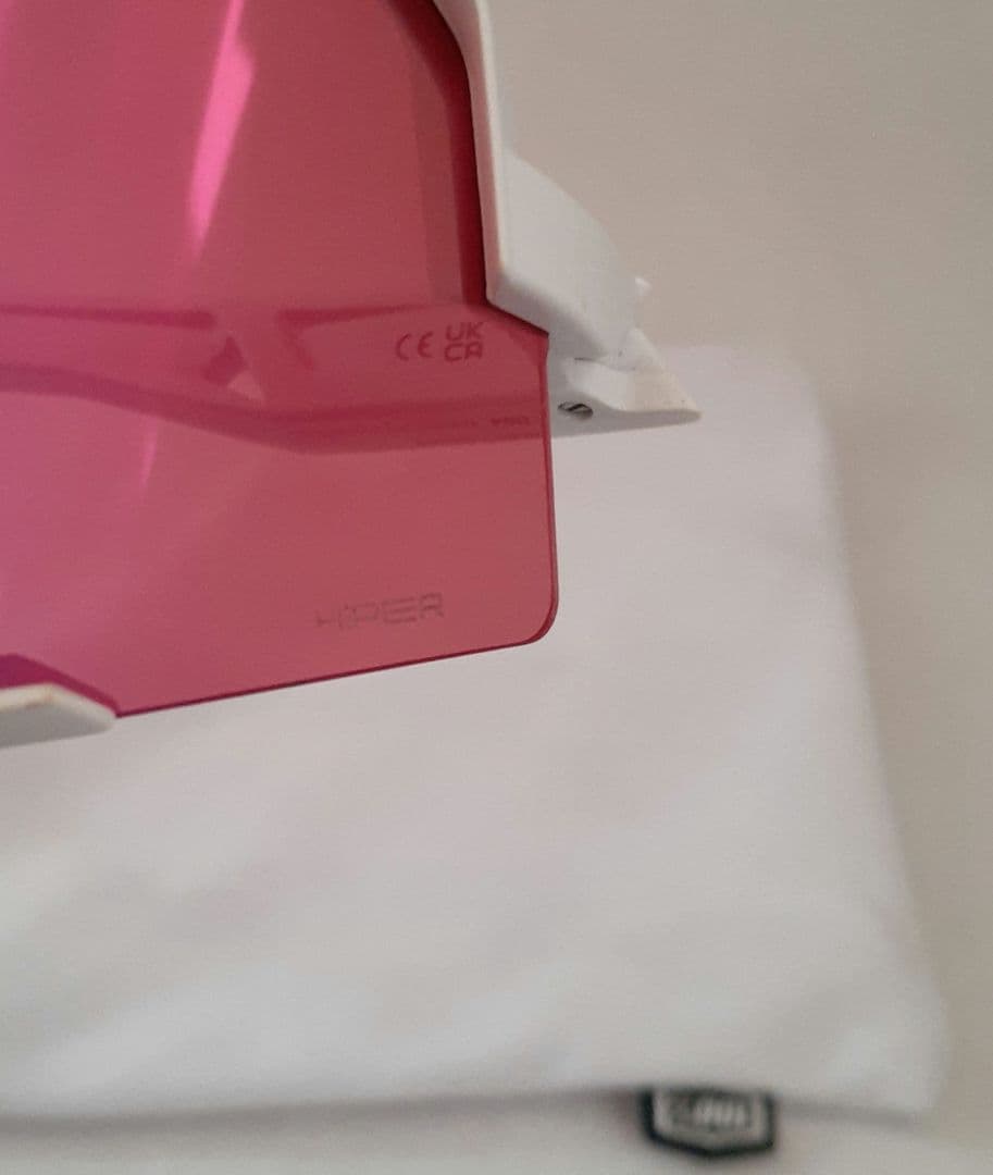 美品中古100% Slendale ホワイト レッド ワンハンドレッド