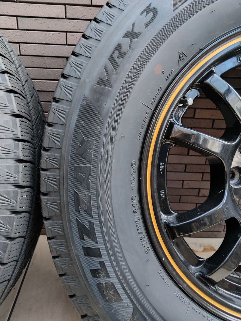 ジムニースッタットレスタイヤ　BLIZZAK VRX3