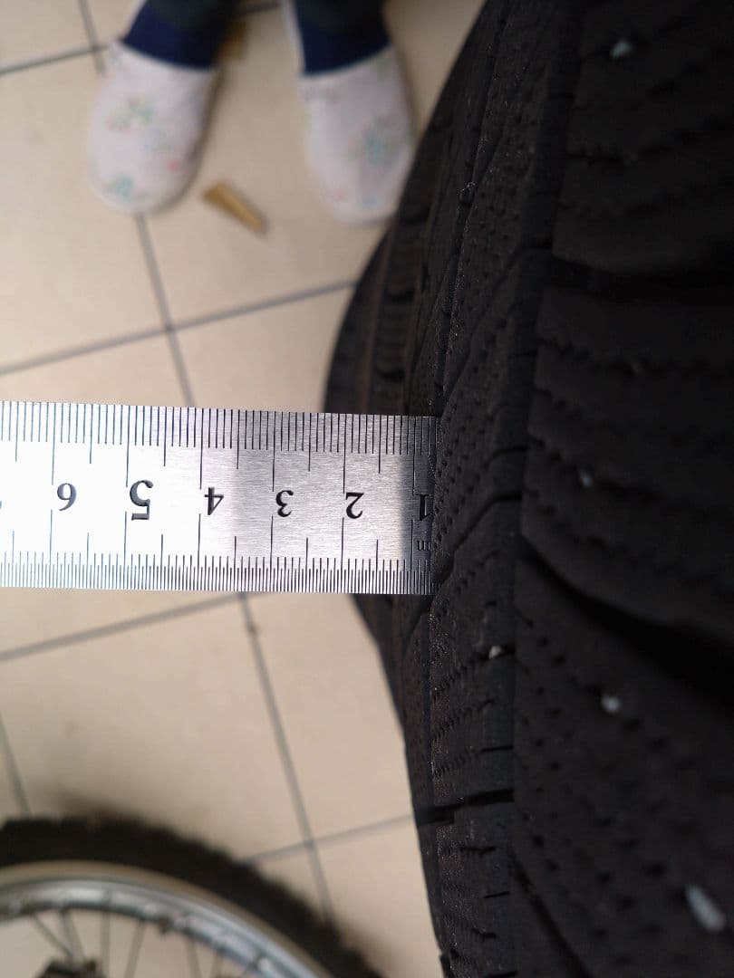 ジムニースッタットレスタイヤ　BLIZZAK VRX3