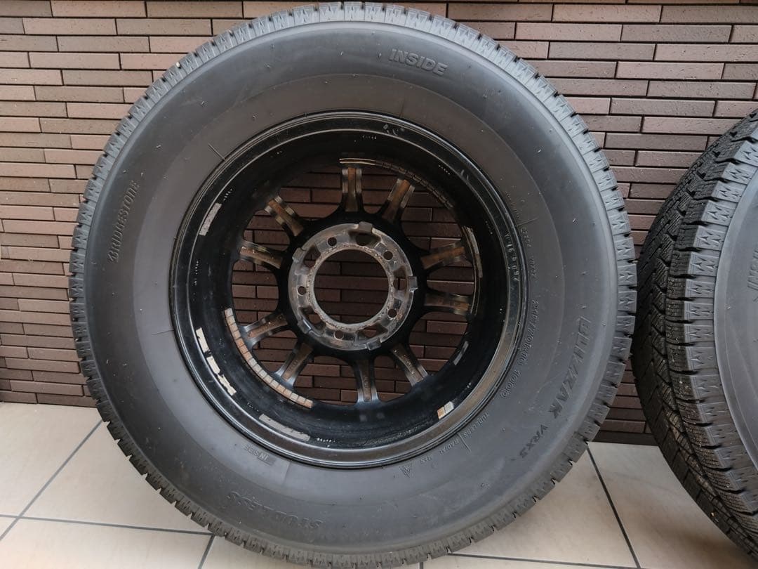 ジムニースッタットレスタイヤ　BLIZZAK VRX3