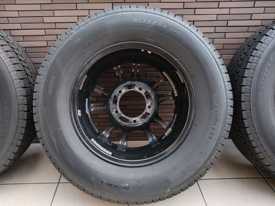 ジムニースッタットレスタイヤ　BLIZZAK VRX3