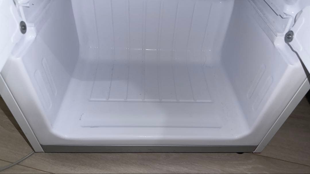 初売り！SHARP 冷蔵庫　137L(冷蔵91+冷凍46) SJ-D14B-W