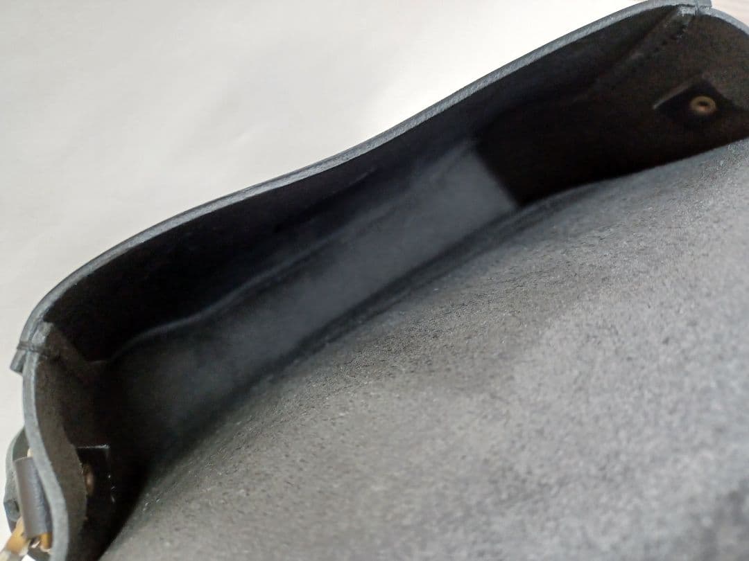 きょうMAMA様おまとめ　目玉付き　しっかりレザーのコンパクトなショルダーバック