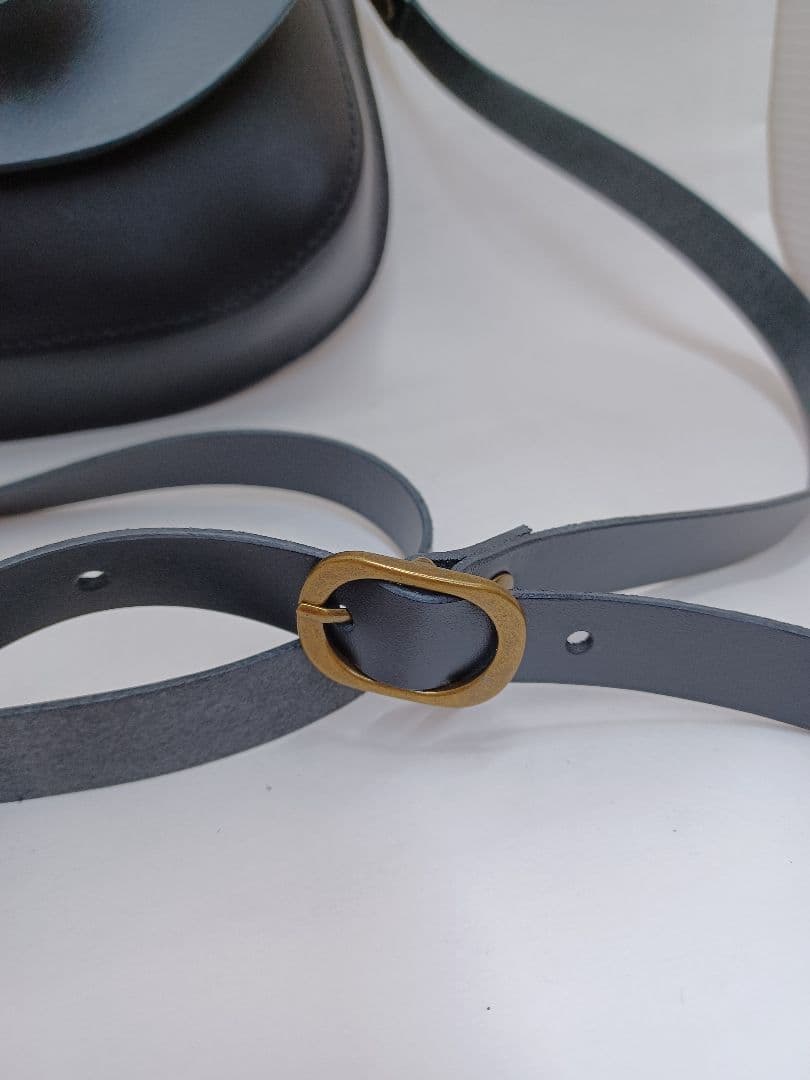 きょうMAMA様おまとめ　目玉付き　しっかりレザーのコンパクトなショルダーバック