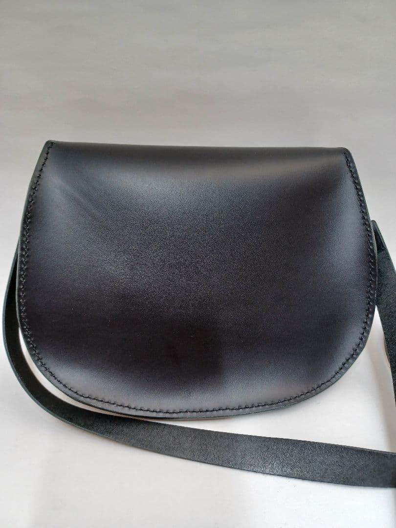 きょうMAMA様おまとめ　目玉付き　しっかりレザーのコンパクトなショルダーバック