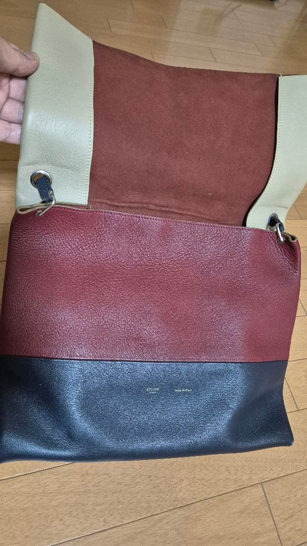 CELINE フラップ式 長財布 黒/赤