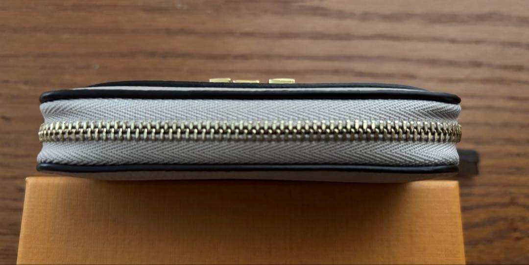 ルイヴィトン ジッピーパース ロックミー ベージュ