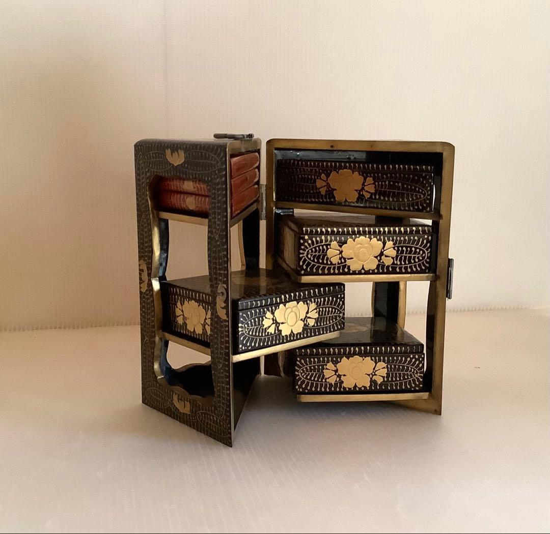 戦前の雛道具♪蒔絵三ツ葉盛上紋様手付き細工棚入御重箱♪金具にくすみ♪アンティーク