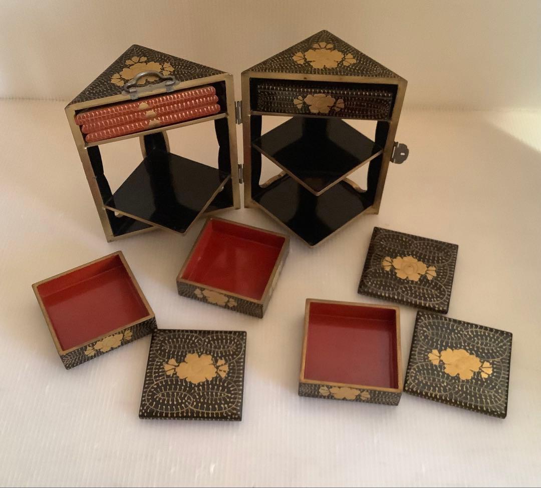 戦前の雛道具♪蒔絵三ツ葉盛上紋様手付き細工棚入御重箱♪金具にくすみ♪アンティーク