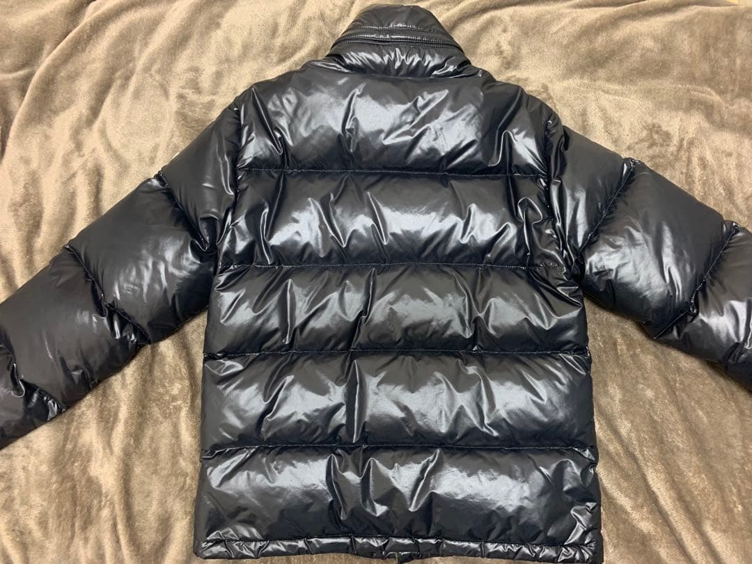 モンクレール、エベレスト(シャイニーブラック)、サイズ0。