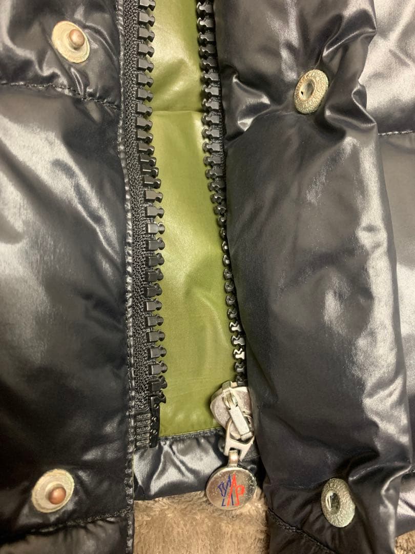 モンクレール、エベレスト(シャイニーブラック)、サイズ0。