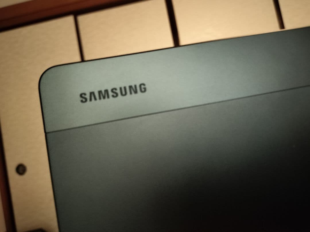 Galaxy Tab A 9+　本体 赤いケース付き