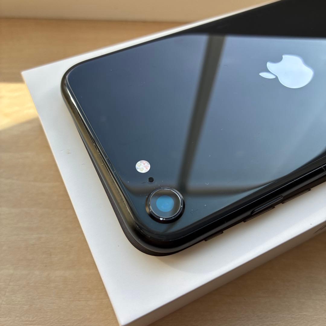 Apple iPhone SE 第2世代　SIMフリー　128GB