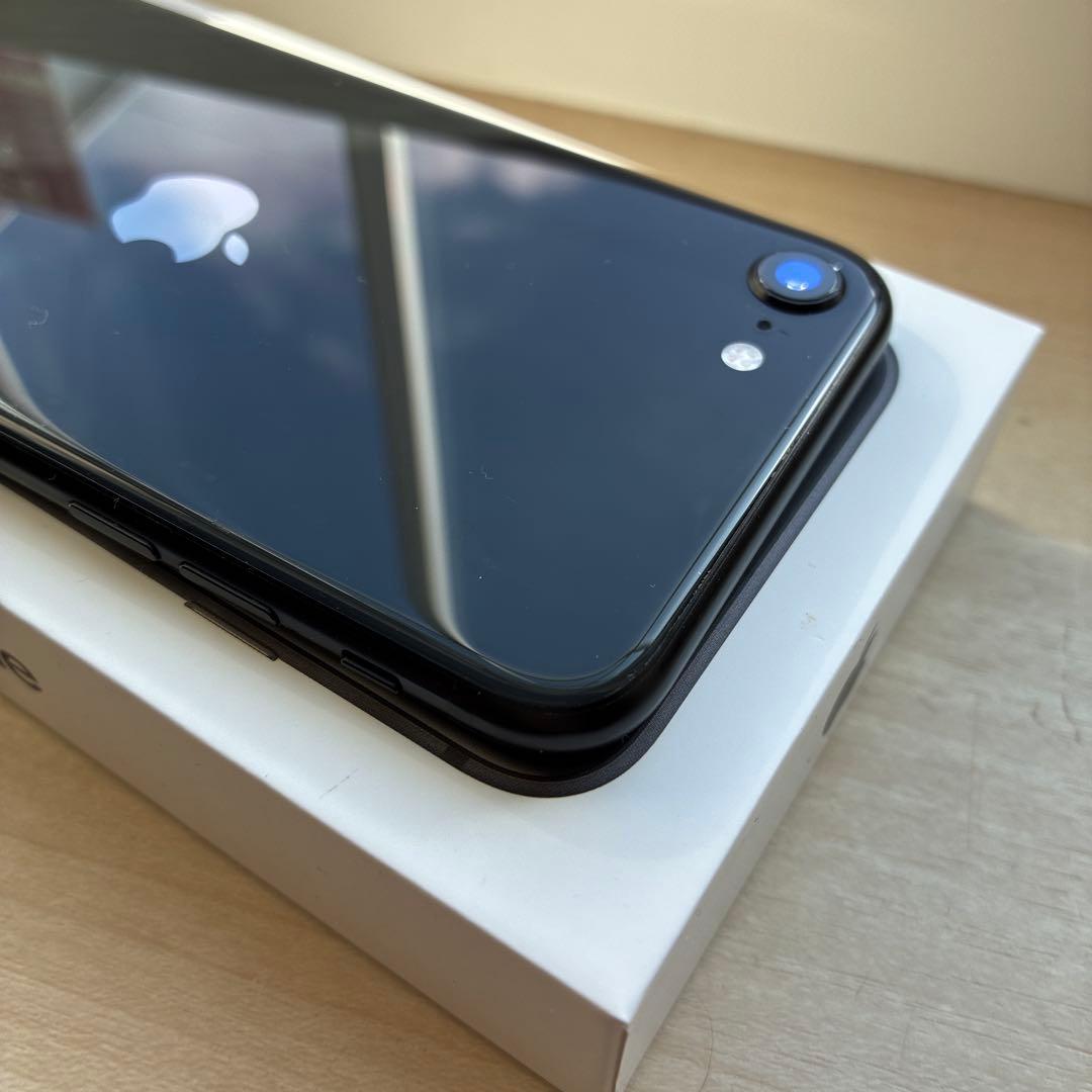 Apple iPhone SE 第2世代　SIMフリー　128GB