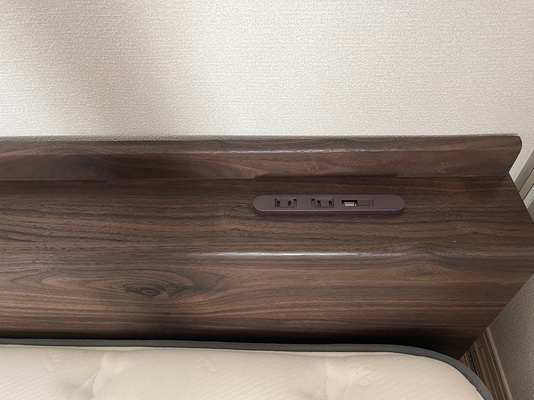 「美品」クイーン べッド 宮棚付き　マットレス付き　ご自身引取りのみ対応