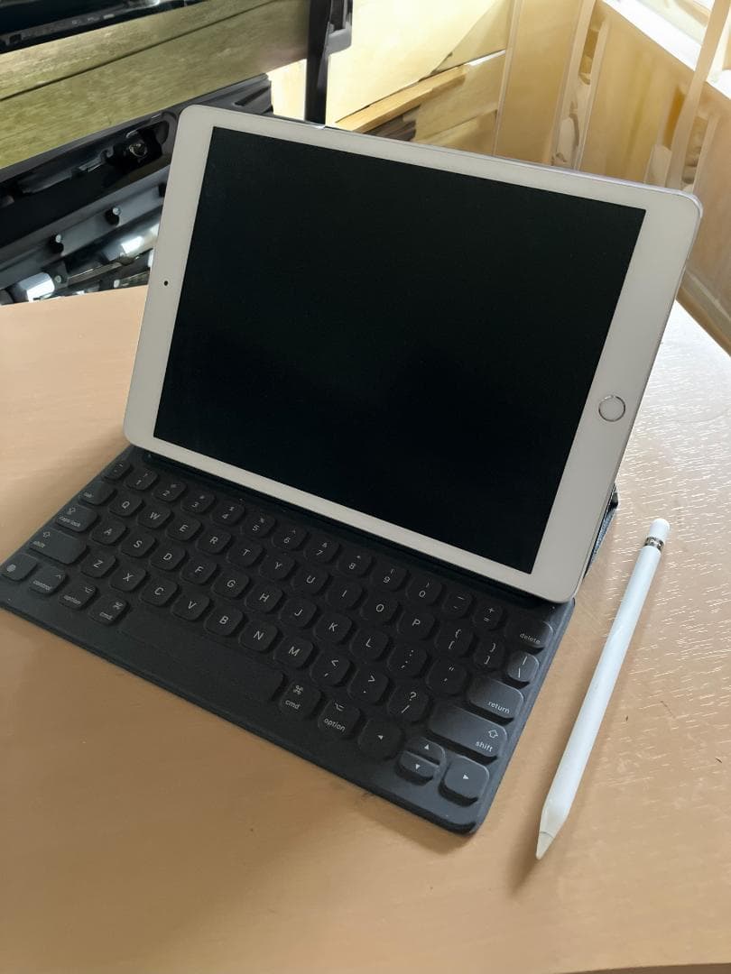 チ*ン様 第7世代iPad＋純正キーボード＋Apple Penci第一世代l付き
