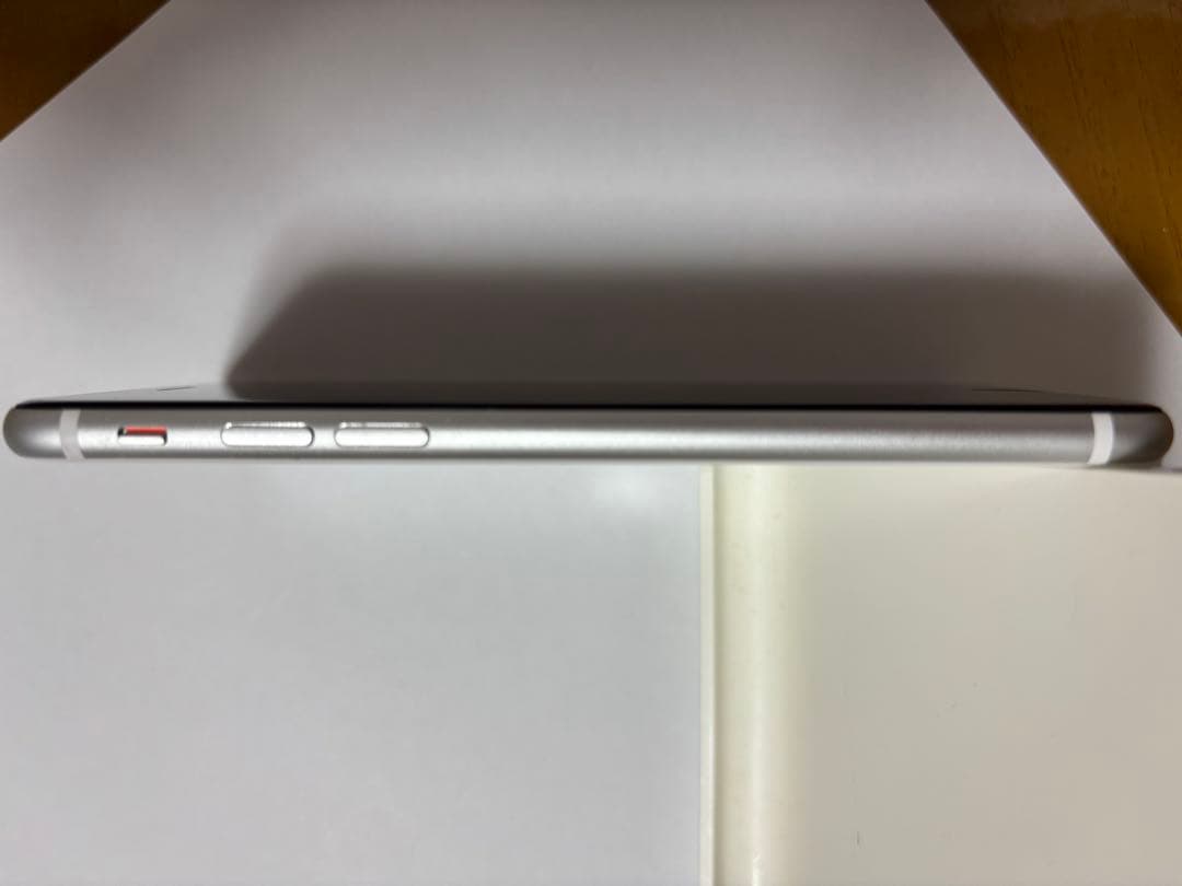 iPhone SE（第二世代） 128G ホワイトSIMフリー　アップルストア