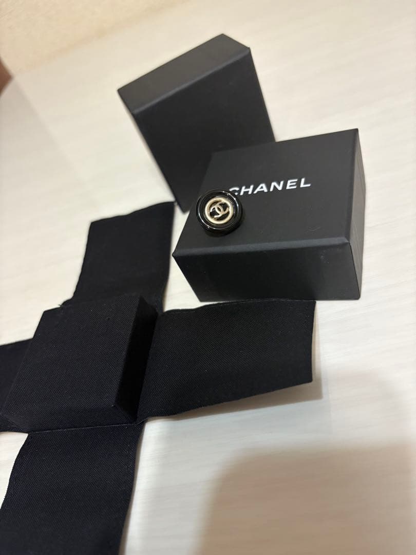 【お値下げ】CHANEL ロゴ入りゴールドピアス