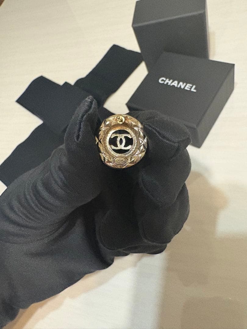 【お値下げ】CHANEL ロゴ入りゴールドピアス