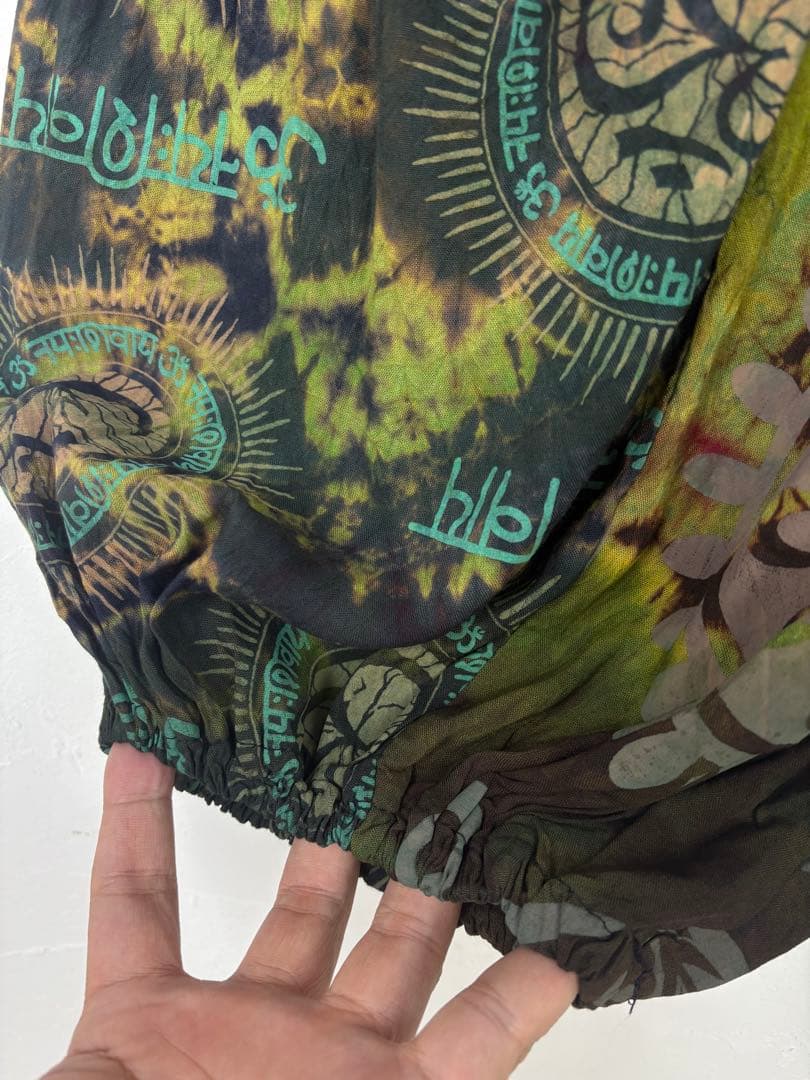 【新品】レーヨンアラジンパンツ　ヒンディー文字　タイダイ染め　F370