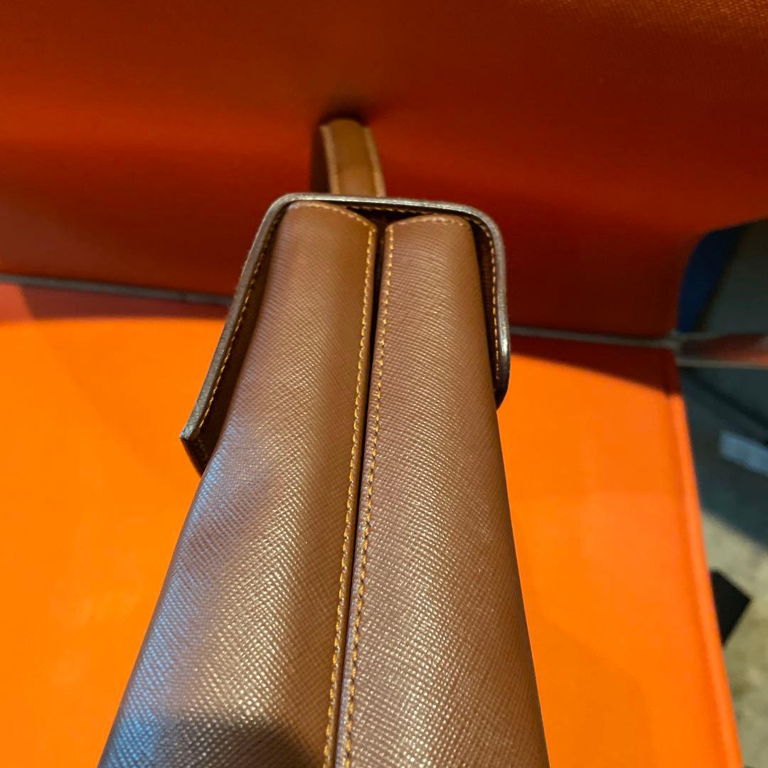 ferragamoハンドバック