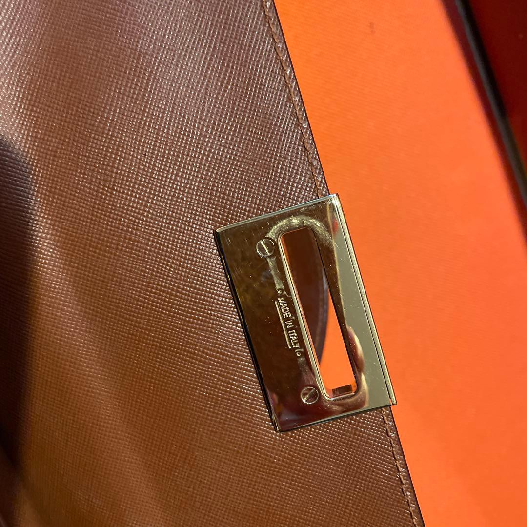 ferragamoハンドバック