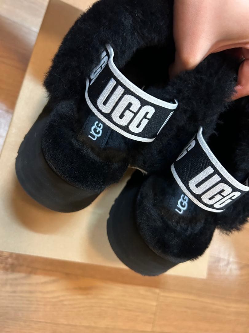 UGG ブラック スリッパ