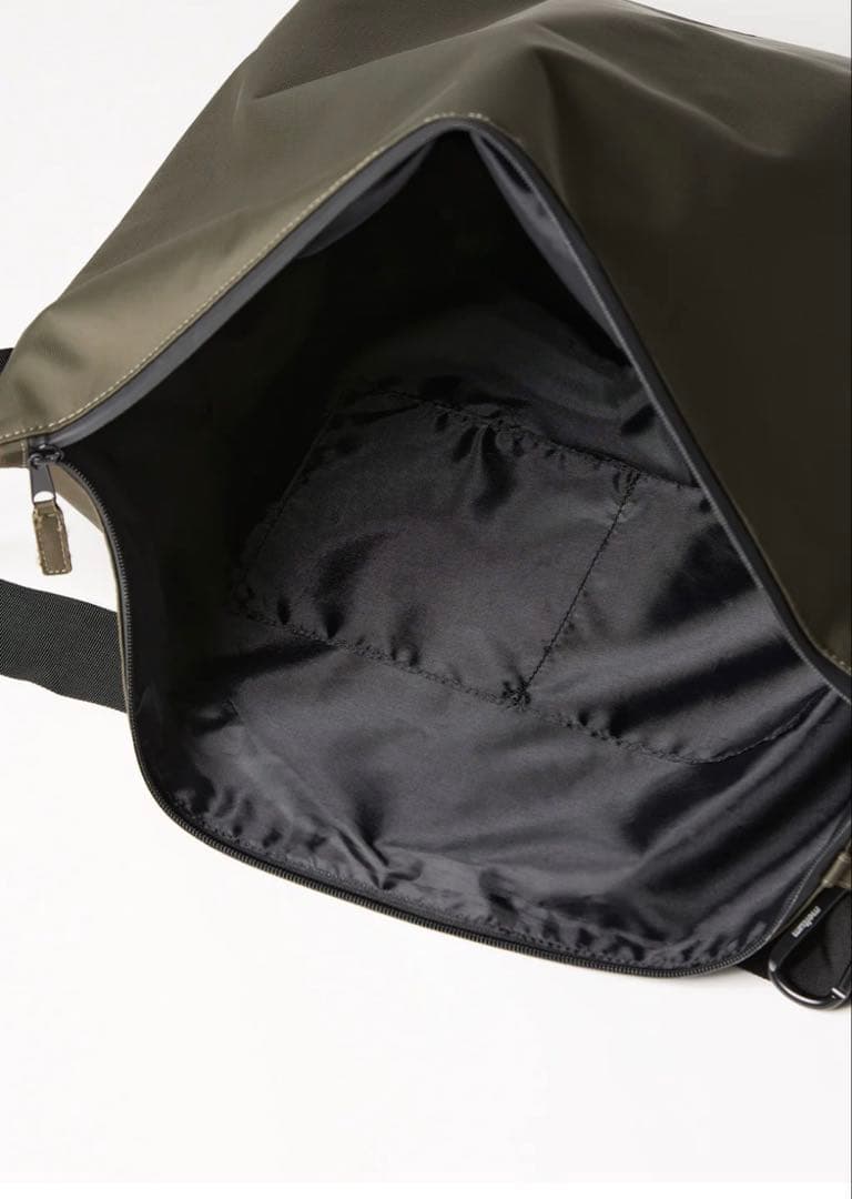 meltum ナイロンメッセンジャーバック（KHAKI GREY）