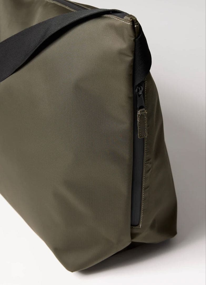 meltum ナイロンメッセンジャーバック（KHAKI GREY）