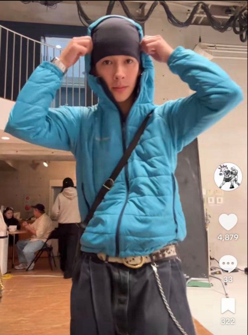 mont-bell リバーシブル ダウンジャケット青 短丈 mサイズ