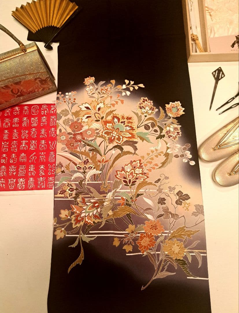 美品❇️豪華黒留袖　手描友禅　暈し染め 金彩刺繍 　　総フルセット