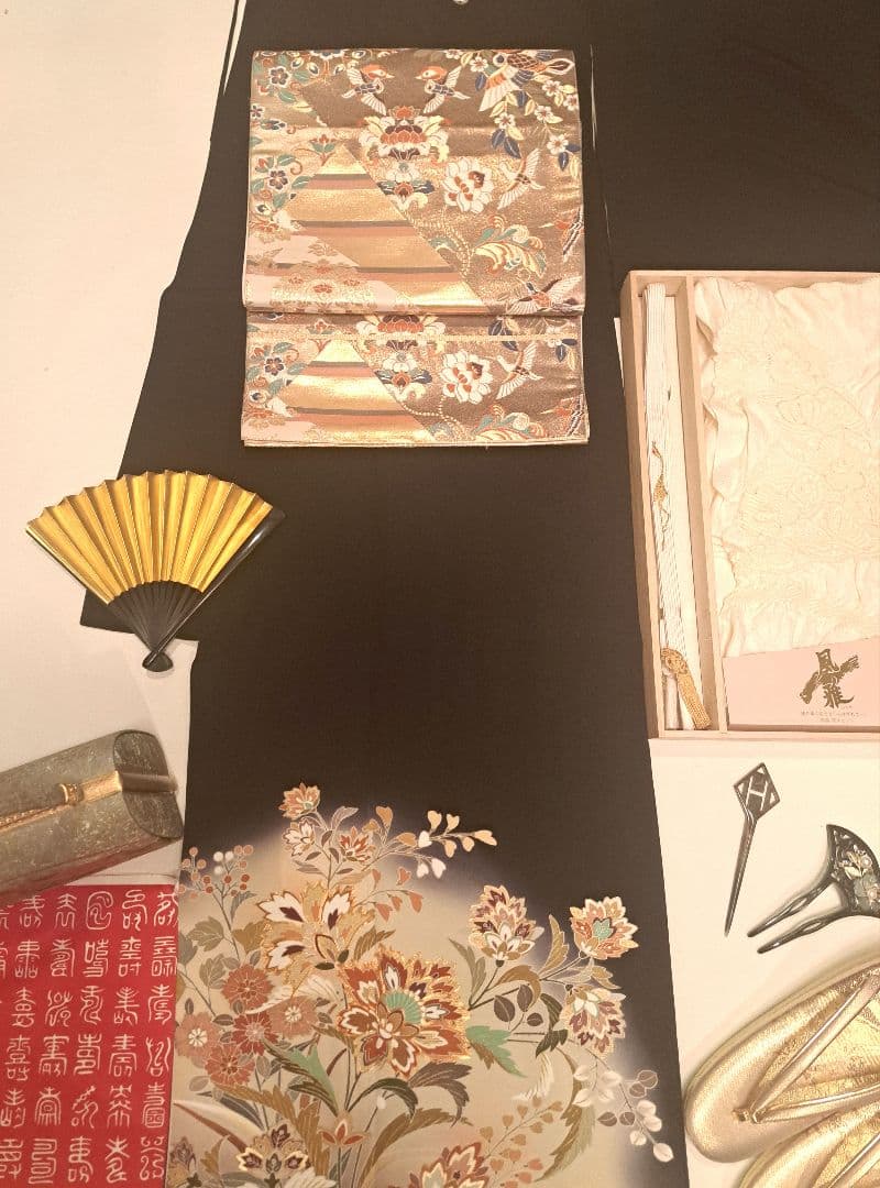 美品❇️豪華黒留袖　手描友禅　暈し染め 金彩刺繍 　　総フルセット