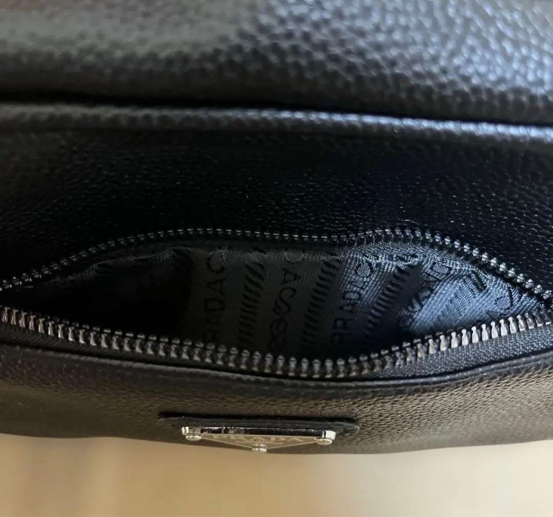 PRADA ブラックレザー ショルダーバッグ