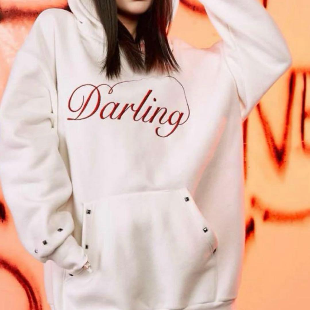 Darichグラフィックスタッズフーディー