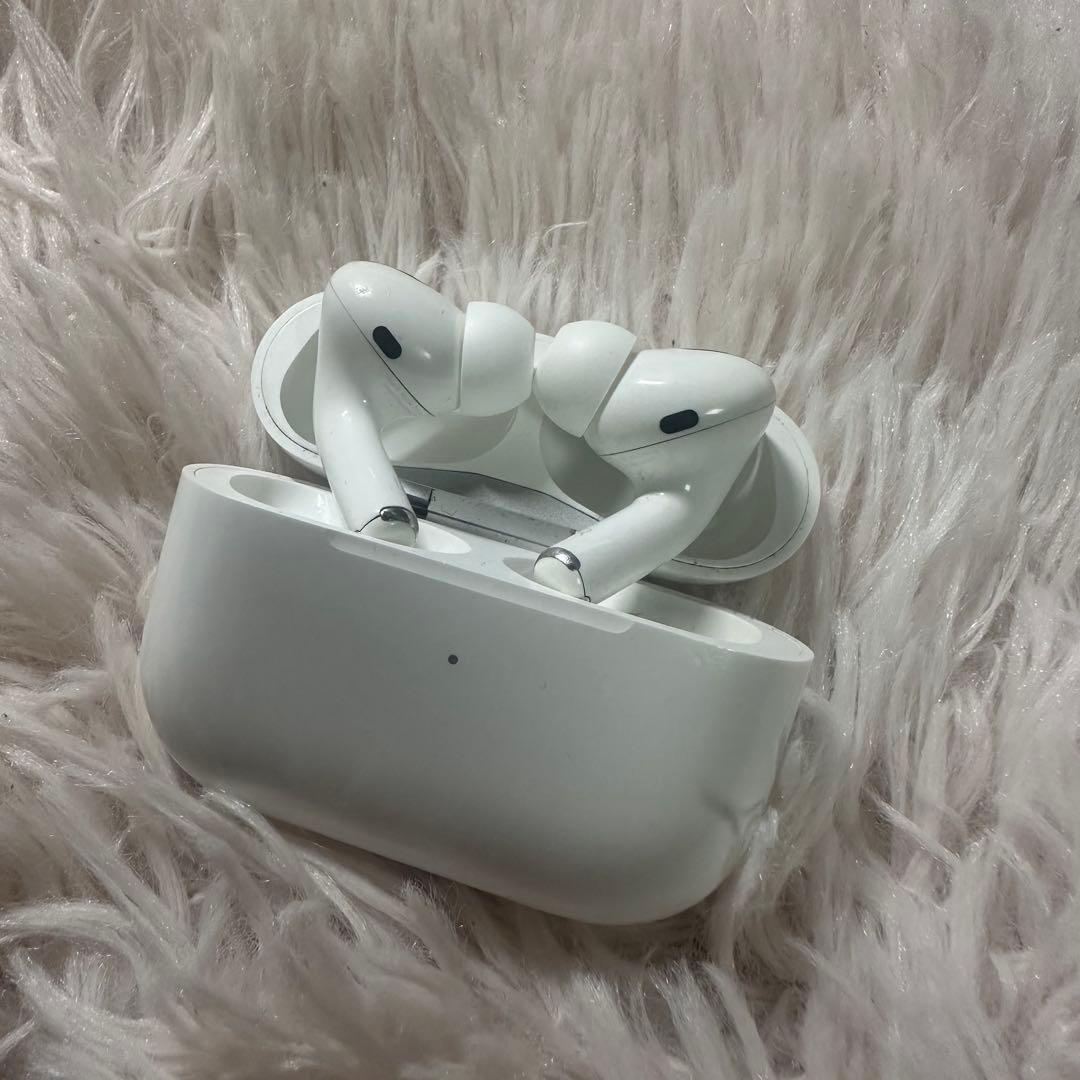 【正規品】AirPods pro 第一世代本体 ホワイト ケース付き