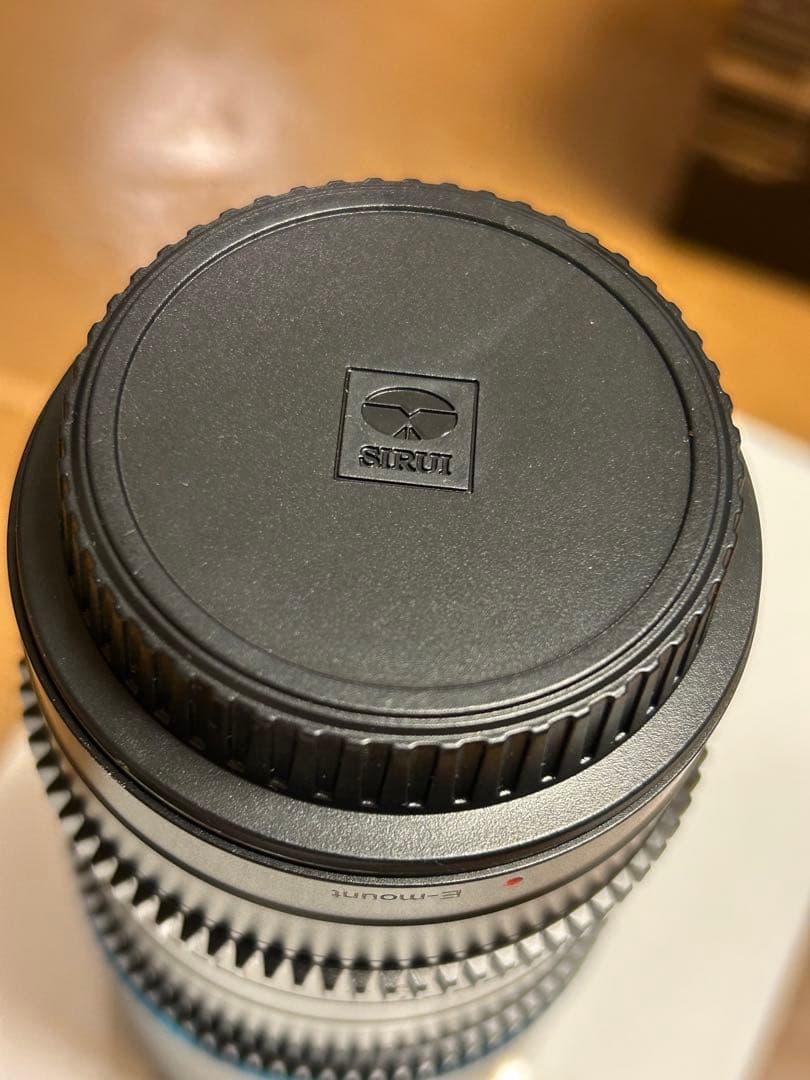 Sirui 50mm T2.9 1.6X FMカーボン アナモルフィックレンズ