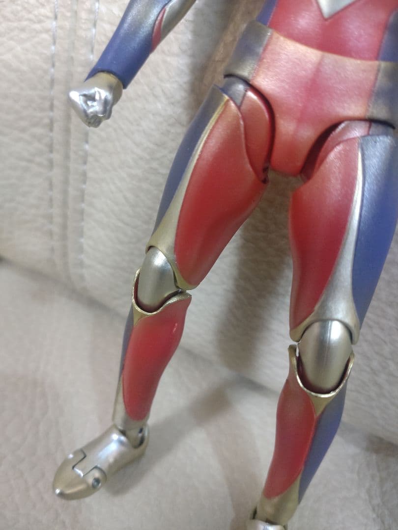 s.h.figures グリッターティガ 真骨彫 ウルトラマンティガ