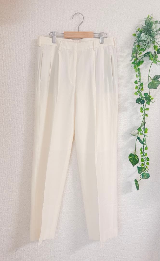 新品タグ付き　Cellar Door センタープレスストレートパンツ　イタリア製