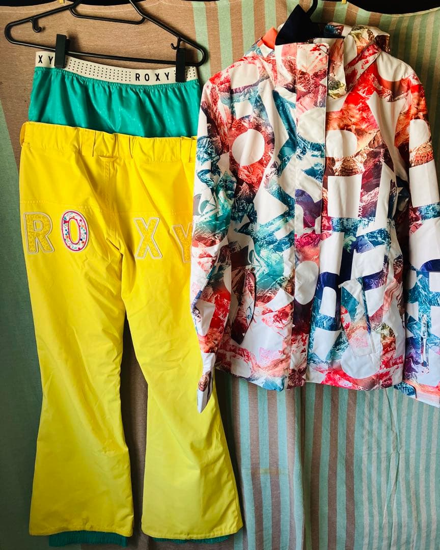値下げ中 Roxy スノーボードウェアセット（ジャケット＆パンツ）
