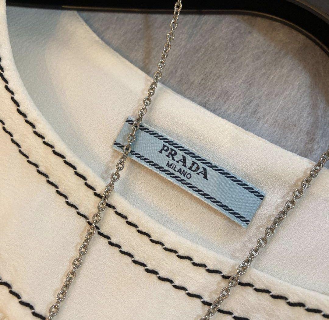 美品　夏プラダ　サラサラ刺繍ワンピース　オフホワイト