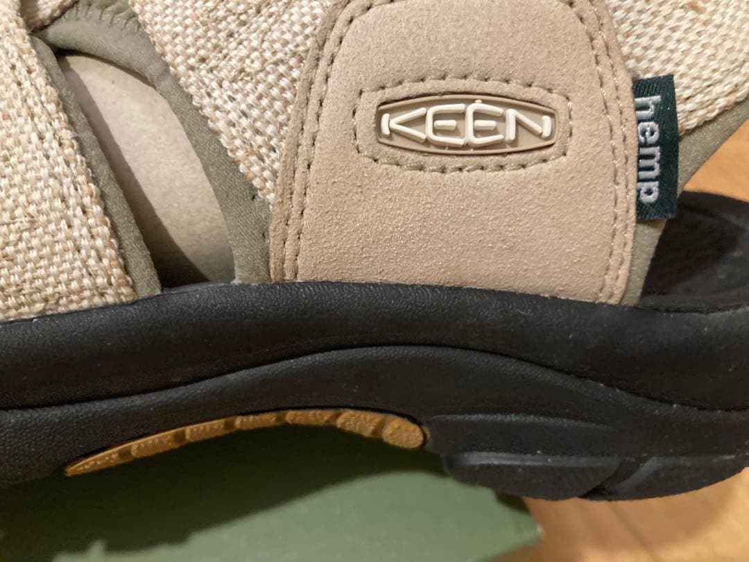 KEEN × Gramicci ニューポート レトロ サンダル